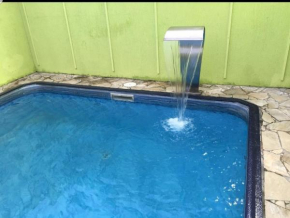 CASA COM PISCINA Á MENOS DE 100 METROS DA PRAIA